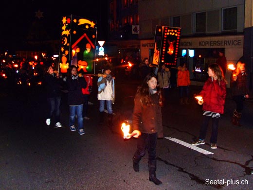 Fackeln_gr_Laternen_195