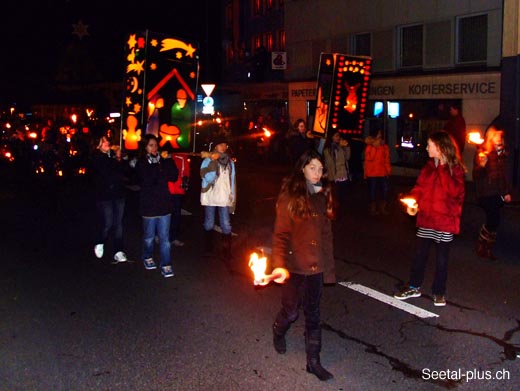 Fackeln_gr_Laternen_195