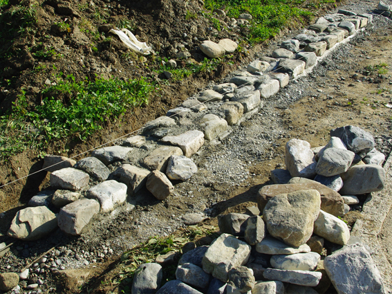 Natursteinmauer Fundament